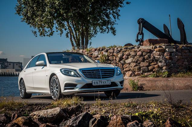 У S-класса будет спецверсия Maybach (то есть, марка станет суббрендом), которую покажут в начале 2014 года в Детройте. У той будет еще более крутая отделка и наверняка появятся дополнительные навороты.