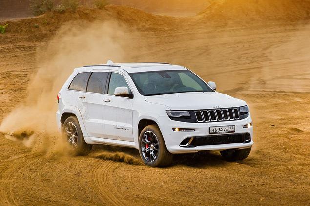 Рев огромного атмосферного V8 пробирает до костей. Но, если честно, хочется, чтобы он был еще громче. Оглушительно громким.