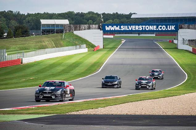 Улыбаемся и машем