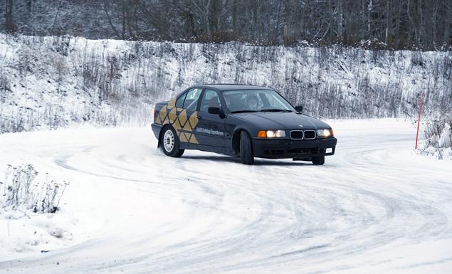 Связки поворотов в ралли коварны тем, что их надо уметь правильно записать в стенограмме – иначе промажешь мимо траектории.