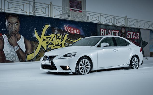 Xzibit смотрит на Lexus IS с недоумением. Мы тоже.