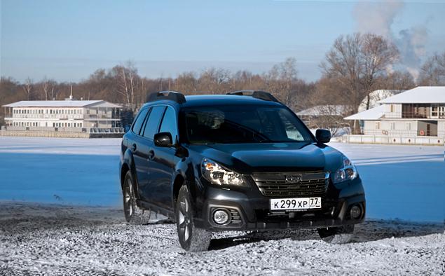 Восприятие Outback сильно зависит от цвета. Некоторые оттенки делают Subaru претендентом на попадание в наш тест [не самых красивых машин](https://motor.ru.net/articles/2014/02/06/andupterrible/). К синему это не относится.