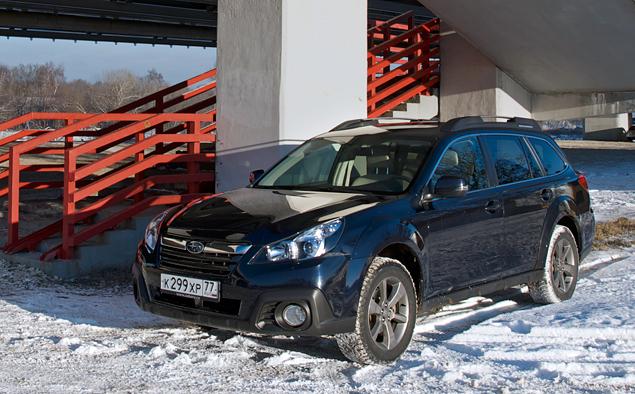 Обвес из черного пластика - не бижутерия, он полностью прикрывает нижнюю кромку бамперов и порогов.