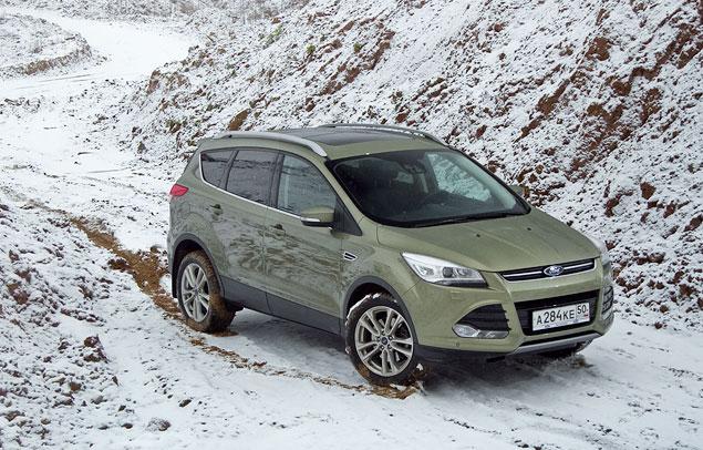 С дорожным просветом, совсем чуть-чуть не дотягивающим до 20 сантиметров, "Куга" не боится легкого бездорожья. Да и свесы по меркам кроссоверов у "Куги" невелики