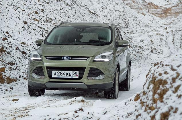 Самый доступный вариант Ford Kuga - с передним приводом и двигателем 1.6-турбо (150 лошадиных сил) можно купить за 959 тысяч рублей. Если не нравится турбо, то есть вариант с 2,5-литровым "атмосферником" той же мощности за 999 тысяч рублей. Самая дорогая "Куга" -- дизельная. Цены на машину со 140-сильным агрегатом и "роботом" стартуют с отметки 1,357 миллиона рублей и заканчиваются на цифре 1,535 миллиона рублей