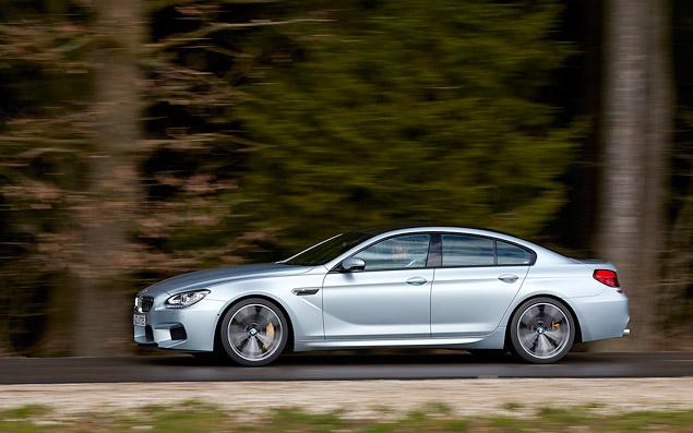 Передний сплиттер изготовлен из карбона. Капот и двери - алюминиевые, а передние крылья и крышка багажного отсека выполнены из пластика.