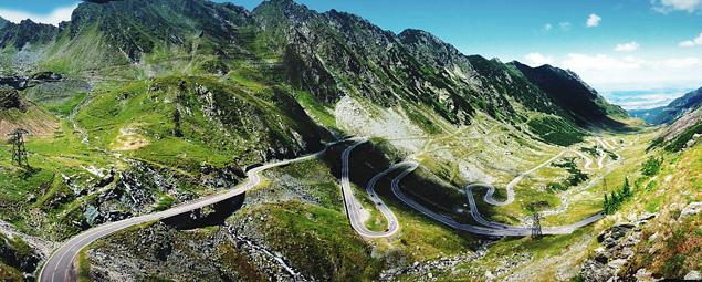 Постройка Трансфэгэрэша заняла четыре года. На ее прокладку в горах потребовалось около 6000 тонн динамита. Здесь пять тоннелей, самый длинный из которых растянулся на 884 метра.