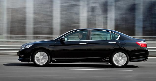 Honda Accord с мотором 2.4 комплектуется пятиступенчатым "автоматом" или шестиступенчатой "механикой". Версия 3.5 – только автоматической трансмиссией с шестью передачами.