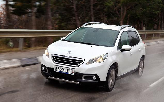 Прибавка клиренса обеспечивается не только иными пружинами, но и более пухлыми колесами. Дорожный просвет российских машин больше на 10 миллиметров, чем в Европе.