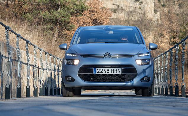 Цифры дорожного просвета не называют. У предшественника было 140 миллиметров, и у нового C4 Picasso вряд ли больше - это городской житель.