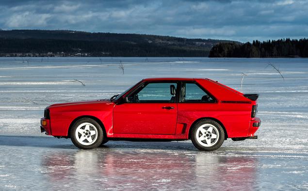 Короткая колесная база, развесовка с акцентом на передок и чумовой турбодвигатель. Audi Sport quattro на льду, да еще на "боевом" шипе – это нечто.