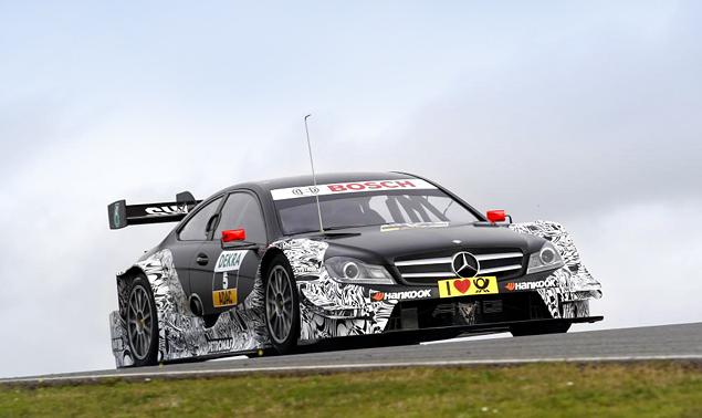 Виталий Петров за рулем своего нового автомобиля на тестах в Португалии