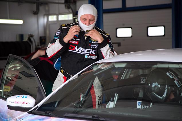 Наставником финалистов стал постоянный участник чемпионата России по кольцевым гонкам Андрей Севастьянов. Он знакомил финалистов с трассой и объяснял нюансы работы с гоночной техникой.