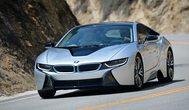 Квота на Россию пока не озвучена — не ясен даже порядок: будут ли продажи исчисляться единицами или десятками. Однако российский офис BMW говорит, что все машины уже имеют реальных покупателей. Для примера, Porsche выделила на Россию всего четыре гиперкара 918 Spyder стоимостью за 40 миллионов рублей. Из них был продан только один экземпляр.