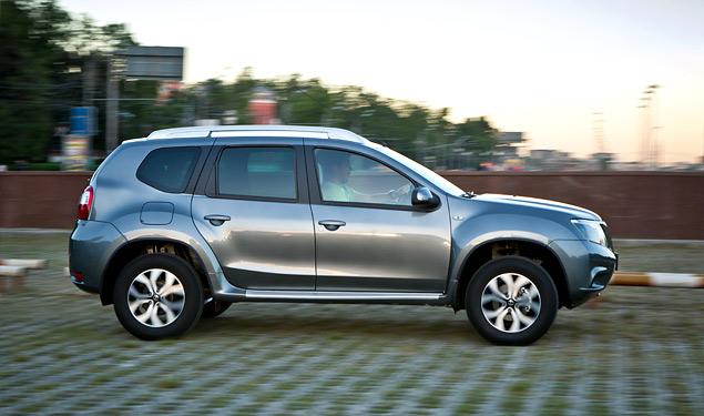 По ощущениям, разницы в работе подвески на "Дастере" и "Террано" никакой нет. А значит, с разбитыми проселками Nissan будет справляться ничуть не хуже своего французского брата.