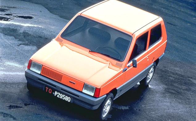 Полноразмерная модель с заглушкой в салоне, очень близкая к финальной версии. Решетка радиатора раннего образца — в 1986 году ее заменили четыре фирменных диагональных полосы.