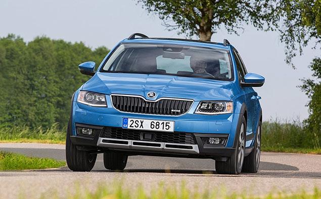 Крены, конечно, великоваты по сравнению с обычной "Октавией". Но большинству кроссоверов такая управляемость и не снилась.