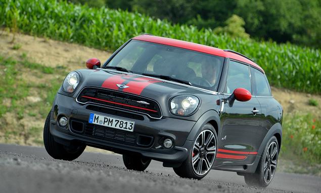 MINI Paceman JCW - неплохая альтернатива хот-хэтчам. Полный привод, азартное шасси. Жаль, цена высока - минимум 1,7 миллиона рублей.