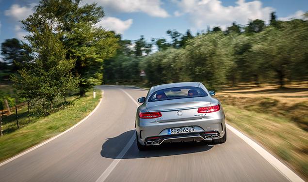 Полноприводная версия S 63 Coupe разгоняется до сотни за 3,9 секунды, а заднеприводная (в России ее не будет) —- за 4,3 секунды. Топовый 630-сильный Mercedes-AMG S 65 бывает только заднеприводным и способен разгоняться с 0 до 100 км/ч за 4,1 секунды.