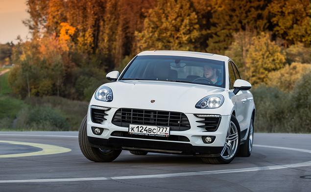 Даже на грани сцепления шин Porsche Macan не стремится перевернуться или уехать в ближайший кювет.