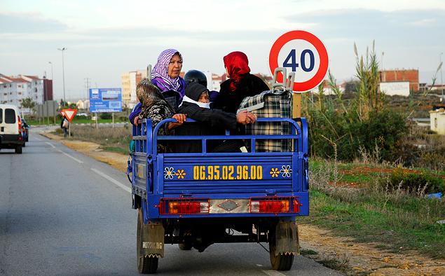В качестве маршруток в Марокко используются даже грузовые мотороллеры -- вместимость зависит лишь от комплекции и гибкости пассажиров.