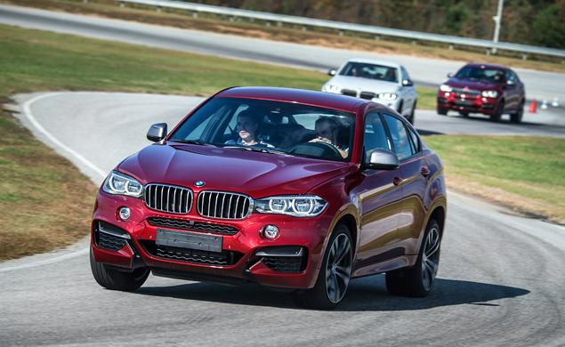 В таком ракурсе BMW X6 M50d похож на раскачавшийся в люберецком спортзале хот-хэтч.