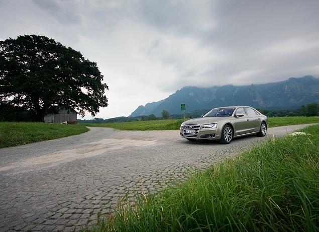 Седан Audi A8 L оставляет ощущение очень комфортного автомобиля, причем, не в деталях, а целиком