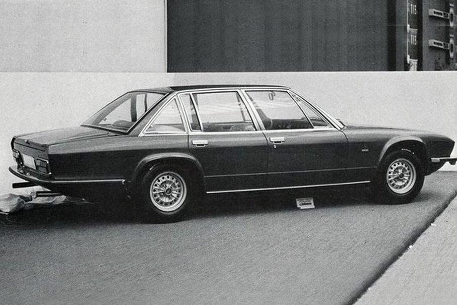 Прототип Maserati Quattroporte 1971 года с кузовом Frua на выставке