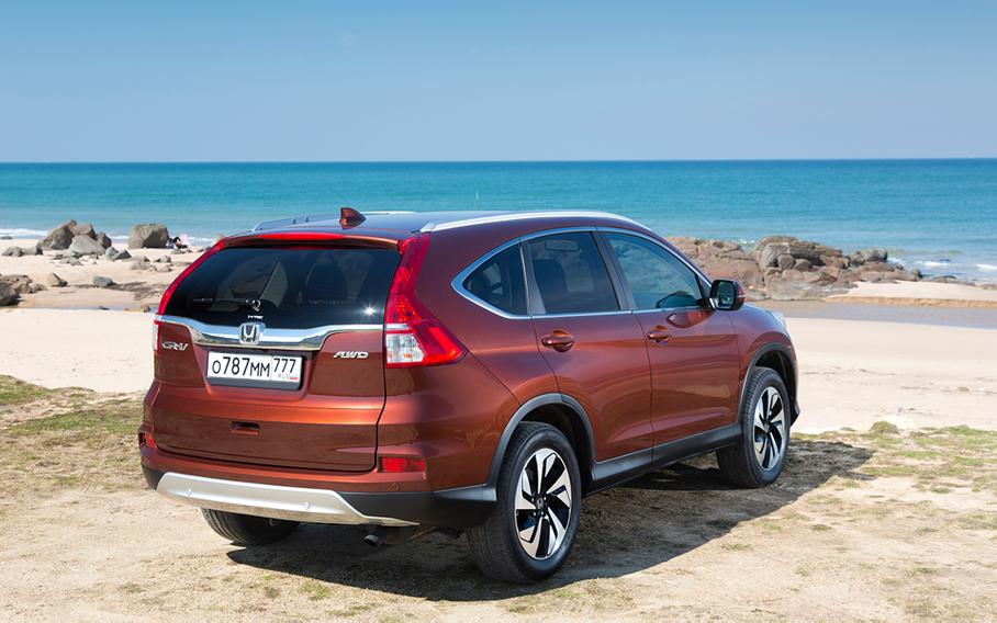 Коричневый цвет, кстати, новый. В Honda рассчитывают, что за счет свежего оттенка CR-V будет восприниматься более премиальным.