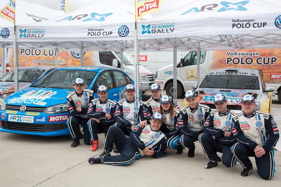 Слева направо: Максим Ахтямов, Андрей Трофимов, Олег Чеботарев, Дмитрий Куклин, Михаил Лепехов, Ксения Велижанина, Игорь Самсонов, Егор Ефросинин, Евгений Капустин