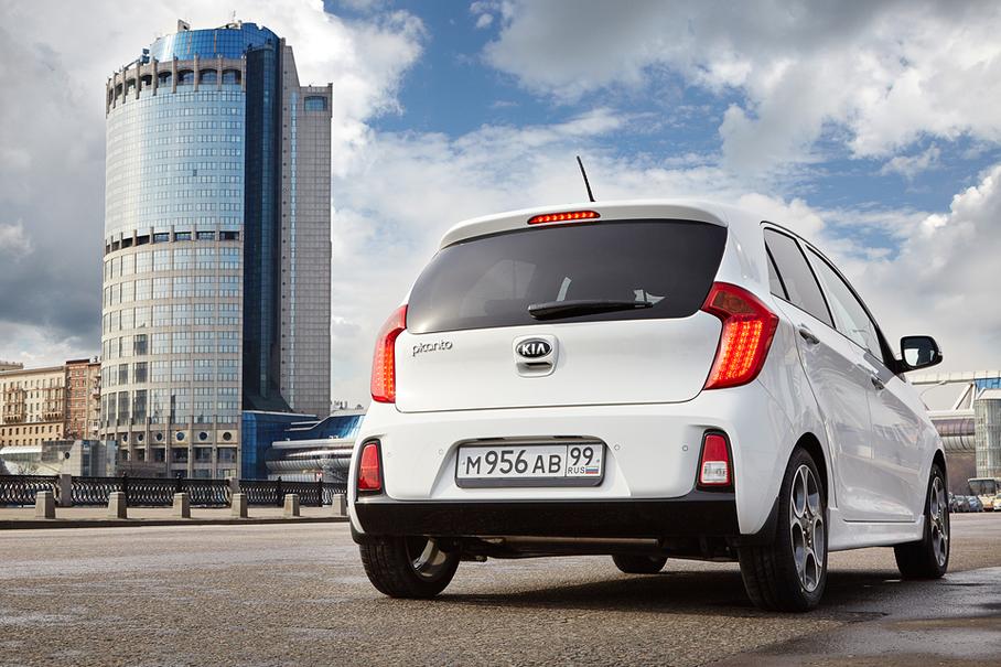 У версии «спорт» сзади будут торчать два патрубка выпускной системы.