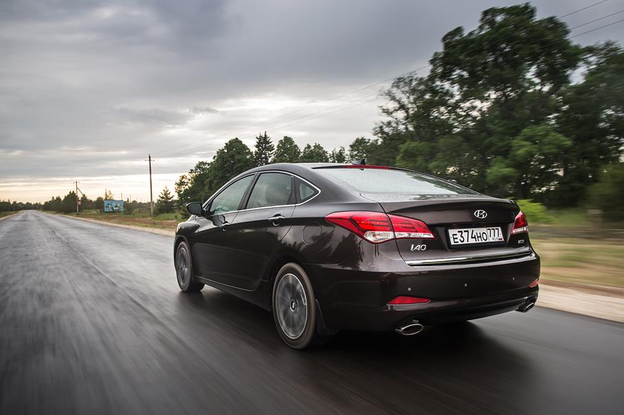 i40 позиционируется как европейский вариант «Сонаты», но едет не по-европейски расхлябанно