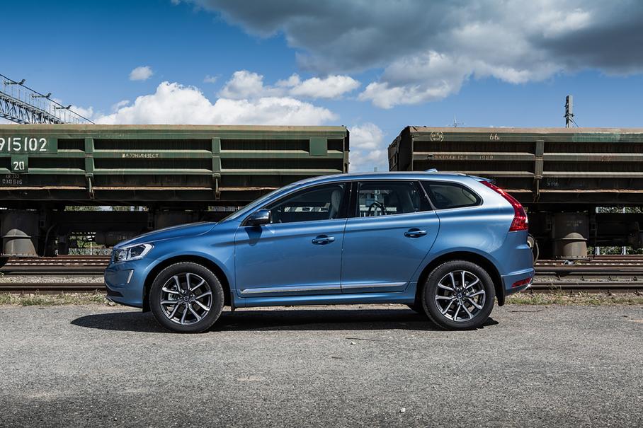 Электроника не только сканирует слепые зоны зеркал заднего вида, но и может предупредить о приближающемся пешеходе или машине, когда вы сдаете назад.