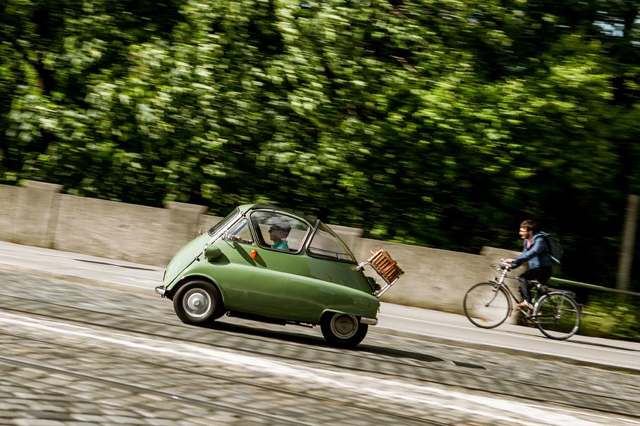 Драг-битва в этот раз не закончилась позором, хотя в городе оба эти средства передвижения примерно в одной лиге.
