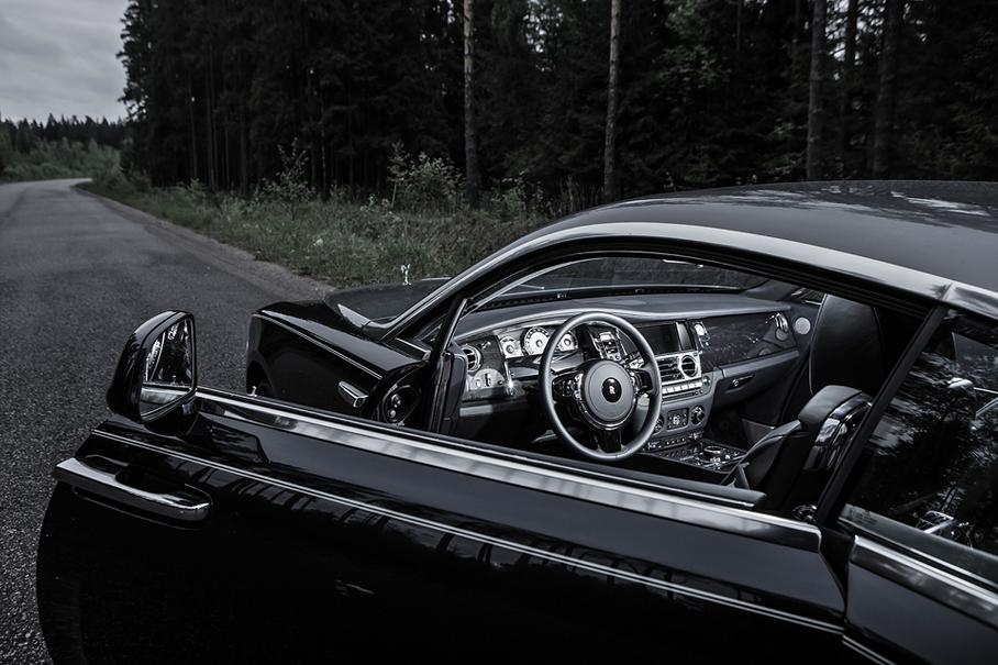 Проехаться с открытыми дверьми мешает электроника, переводящая «автомат» в Parking.