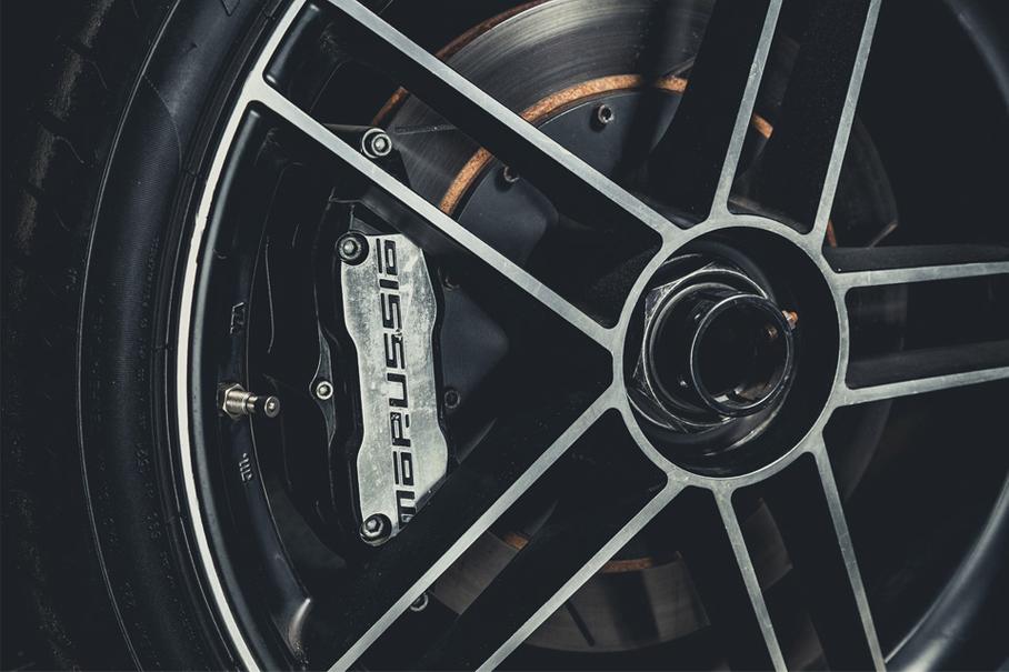 С помощью гидроподъема клиренс можно было увеличить до 110 миллиметров.