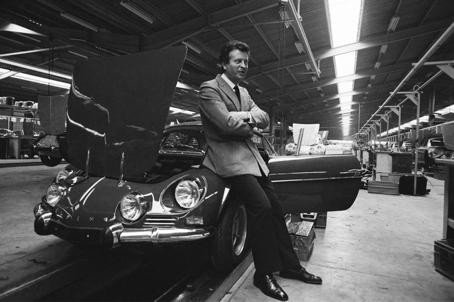 Жан Ределе и Alpine A110 на предприятии в Дьепе