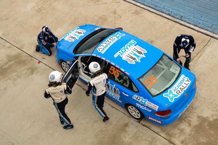 Темная лошадка