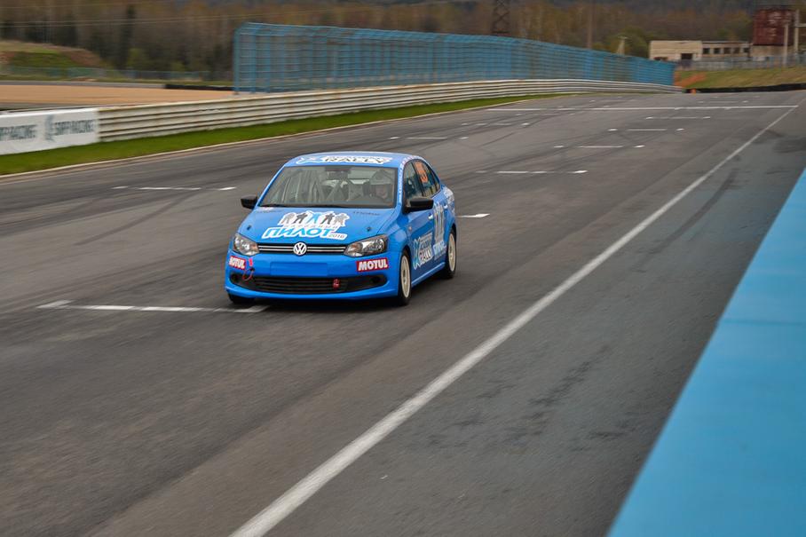 Темная лошадка