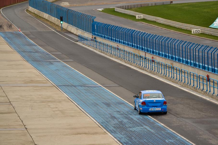 Темная лошадка