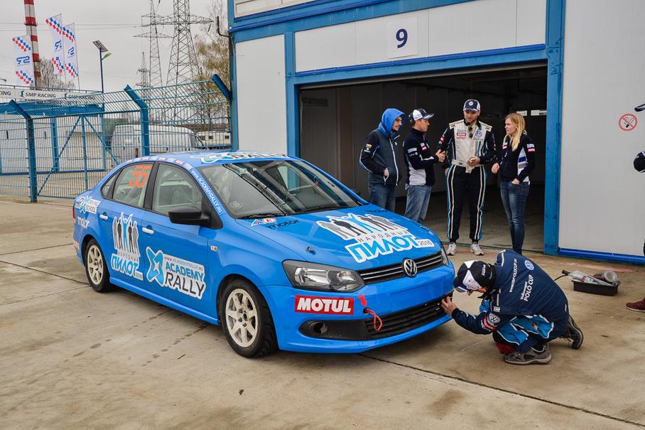 Темная лошадка