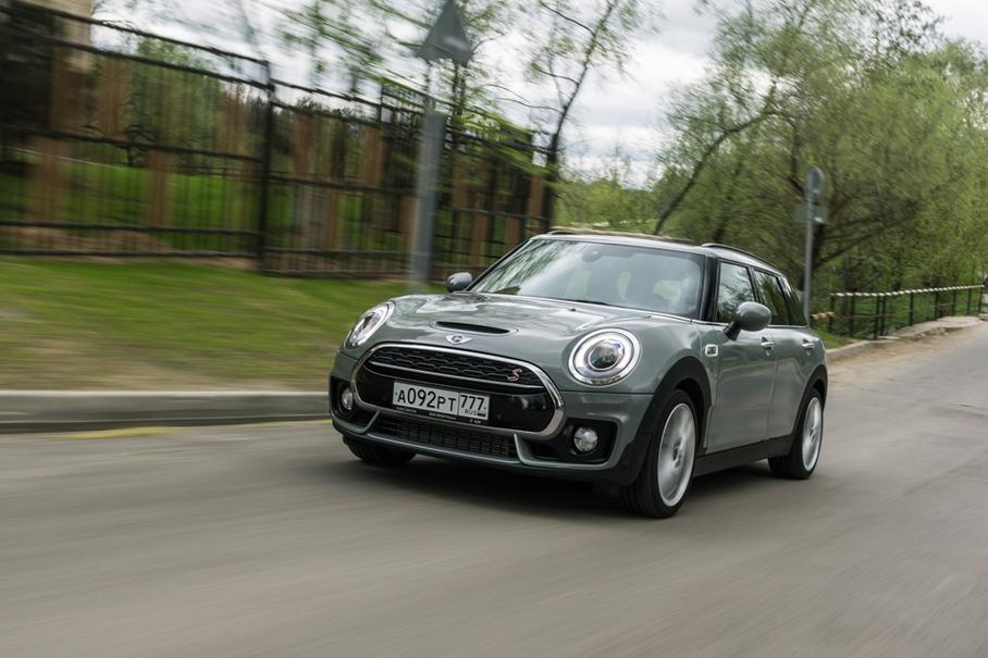 «Клабмен» привлекает внимание — то ли своим необычным кузовом, то ли классным серым неметалликом, в который он окрашен. Причем, не только женское.