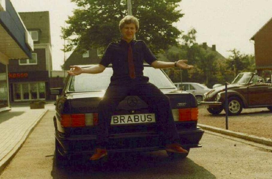 Название Brabus сложено из первых слогов фамилий основателей компании — Бракман и Бушман. Причем Клаус Бракман проработал в «Брабусе» всего две недели. Однокурсник Бушмана, он был нужен ему только для регистрации юрлица — по немецким законам, открыть фирму могут минимум два человека.