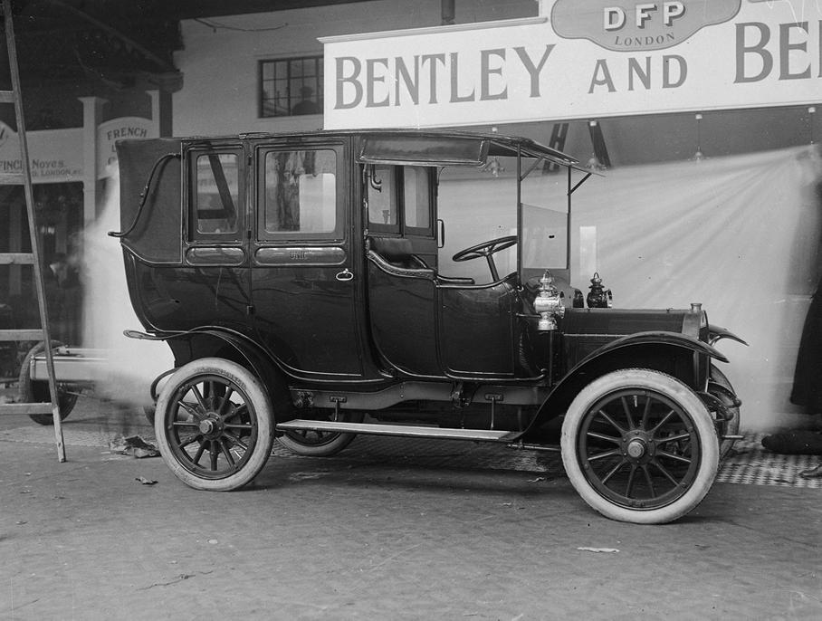 На заре своей карьеры (в 1909–1910 году) Уолтер Оуэн Бентли, основатель Bentley, работал в компании National Motor Cab Company, где следил за состоянием и отвечал за обслуживание 250 таксомоторов Unic французского производства.