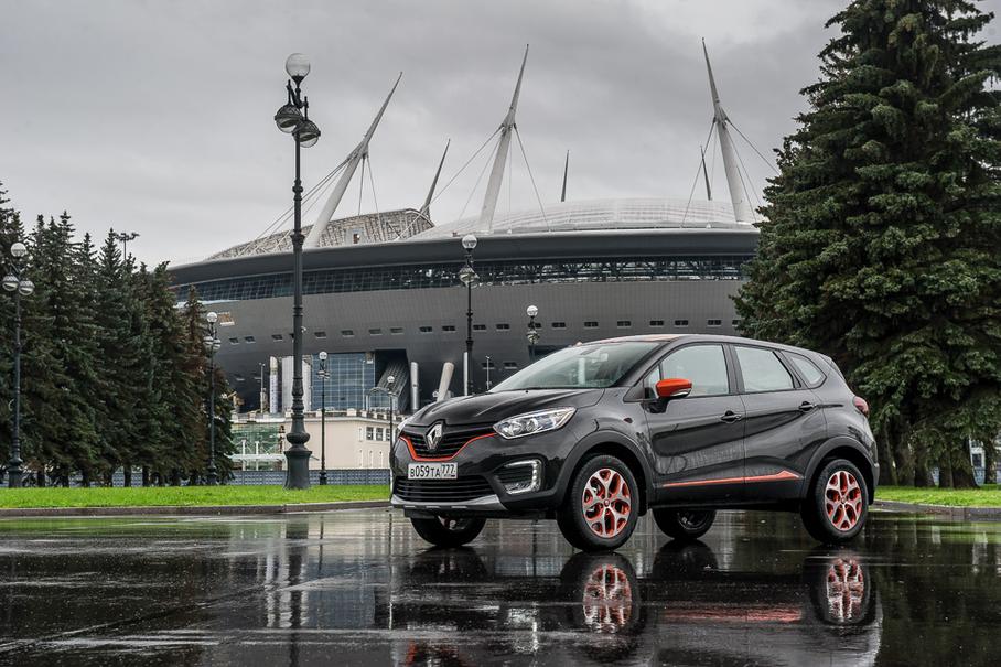 Kaptur можно заказать не выходя из дома — [онлайн-шоурум](https://www.renault.ru/vehicles/range/kaptur/showroom.html) на официальном сайте Renault работает круглосуточно. Необходимо выбрать комплектацию, автосалон, в который доставят машину, и внести предоплату банковской картой. Наполнение комплектаций и включенное в них дополнительное оборудование изменять нельзя. Срок доставки машины в дилерский центр после производства — до трех недель. Квота на Kaptur, который можно купить онлайн, составила 150 автомобилей, 120 из них уже приобретены.
