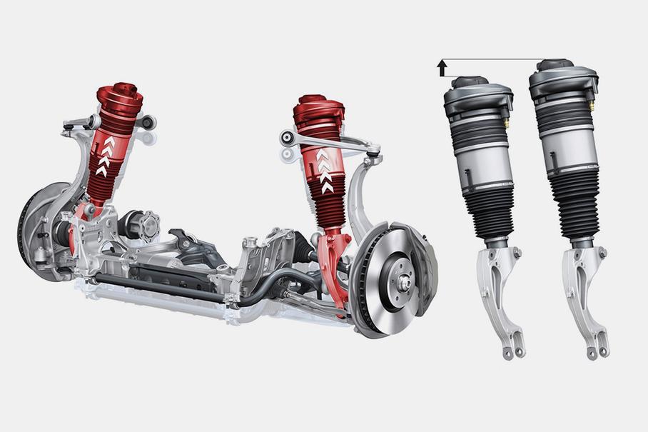 Дорожный просвет Audi Q5 второго поколения, оснащенного пневмоподвеской, можно увеличить на 60 миллиметров. Сами подвески тоже новые — двойные поперечные рычаги спереди и многорычажка сзади.