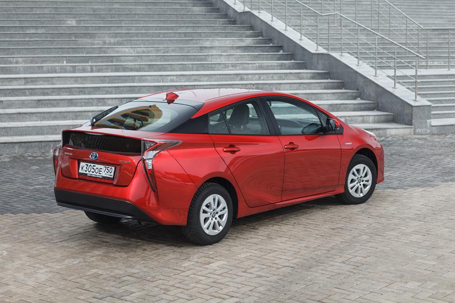 У «Приуса» четвертого поколения есть полноприводная модификация. Она предполагает использование еще одного электрического двигателя для вращения задней оси. Ее появление в России пока не планируется.