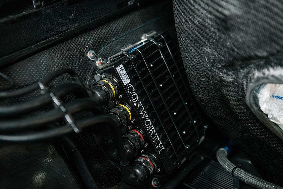 Электроника ORECA 07 — продукт британской компании Cosworth.