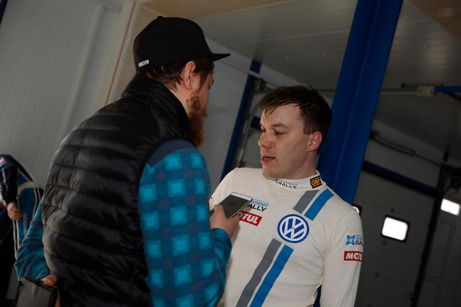 Иван Кузнецов (справа)