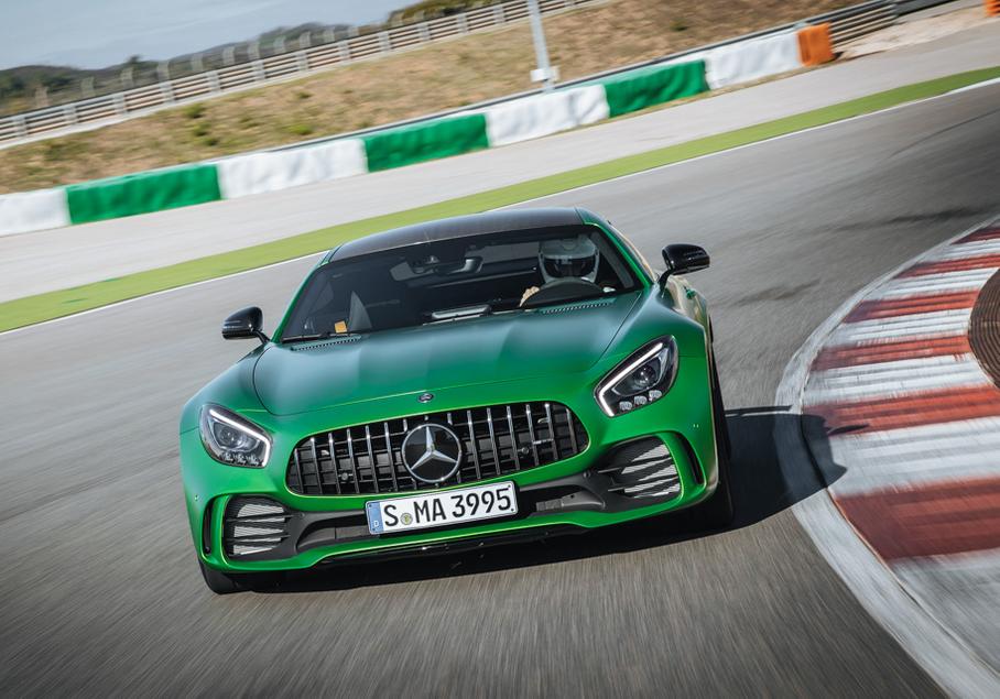 Подруливающая задняя ось создает ощущение, что колесная база стала еще короче. Но такую теперь можно заказать и на граждансий GT C.